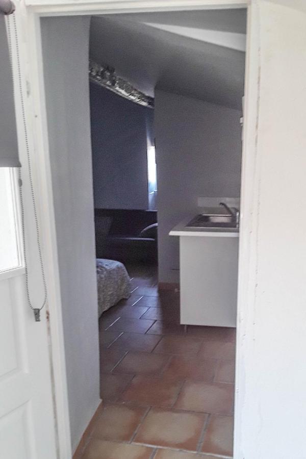 Studio Entre Cevennes Et Camargue Montfrin Εξωτερικό φωτογραφία